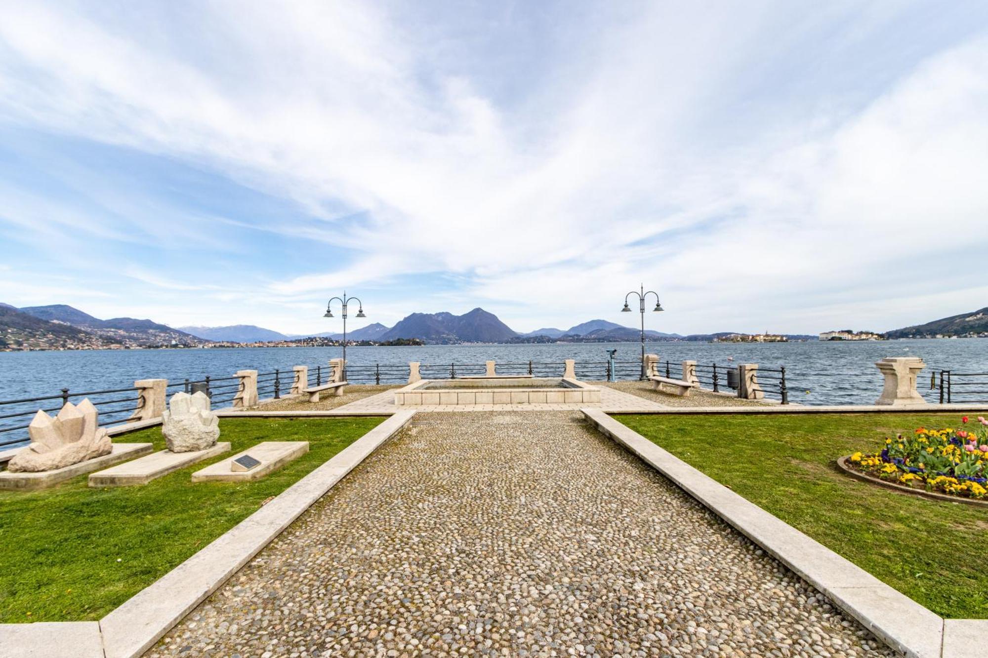 Golden Lake - Luxury Apartment ☆☆☆☆☆ - 100M From The Lake Baveno Exterior foto